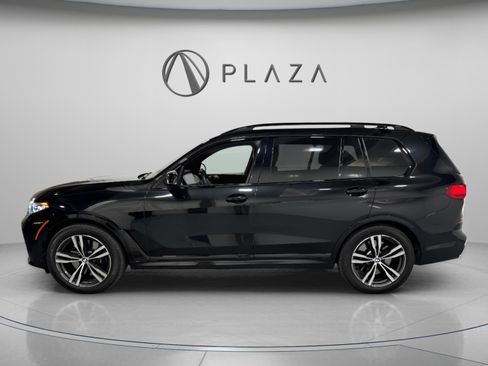 Used 2021 BMW X7 M50i image 3