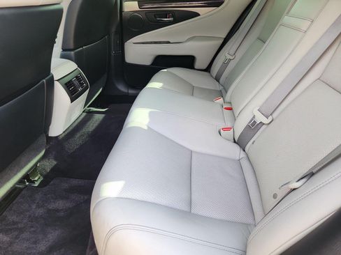 Used 2014 Lexus LS 460 w/ Comfort Package RWD image 26