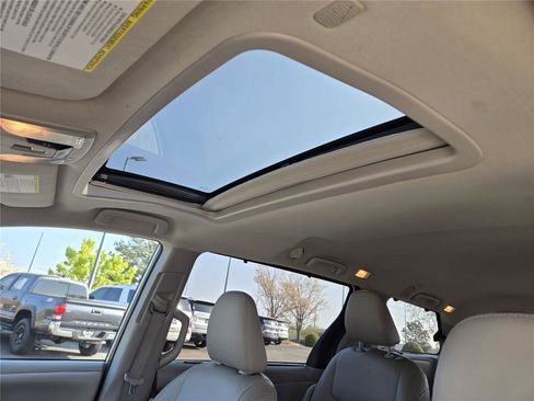 Used 2020 Toyota Sienna XLE FWD image 21