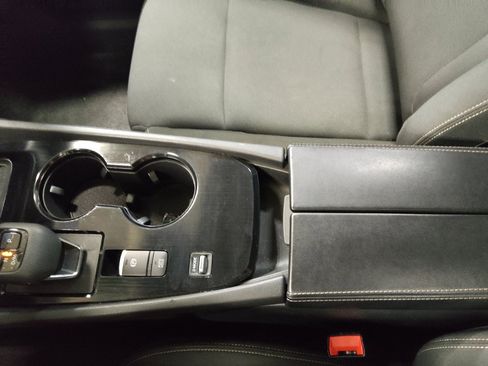 Used 2024 Nissan Rogue S FWD image 26