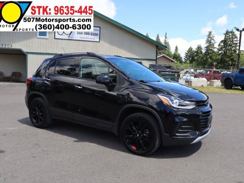 Used 2019 Chevrolet Trax LT w/ Sun & Sound Package AWD/4WD image 11