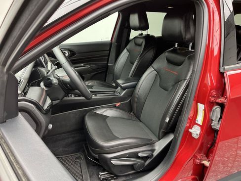 Used 2025 Jeep Compass Trailhawk AWD/4WD image 8