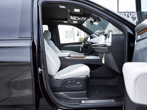 Used 2026 Cadillac Escalade Platinum Sport w/ LPO, Floor Liner Package image 25