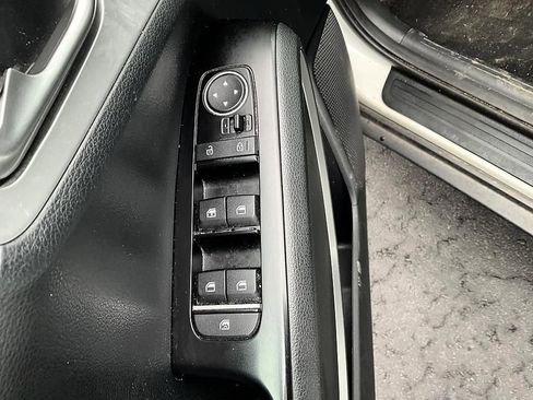 Used 2023 Kia Soul LX w/ LX Technology Package image 12