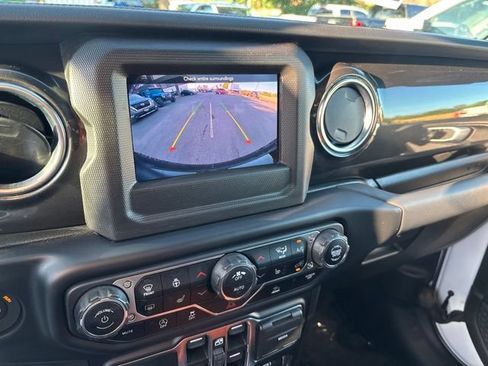 Used 2021 Jeep Wrangler Unlimited Sahara AWD/4WD image 21