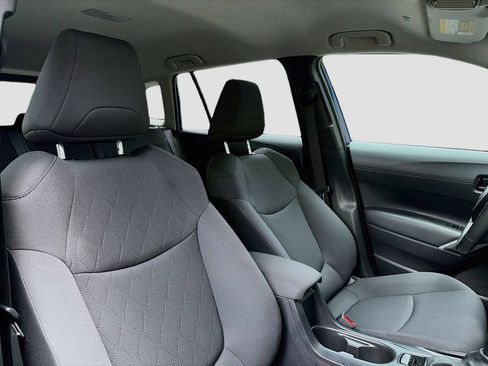 Used 2022 Toyota Corolla Cross LE AWD/4WD image 26