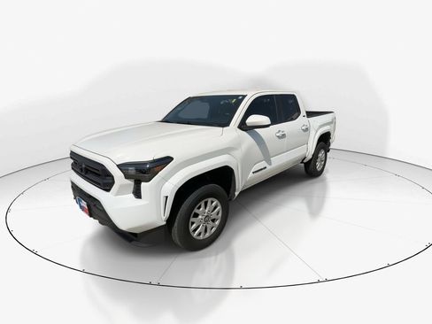 Used 2026 Toyota Tacoma SR5 AWD/4WD image 4