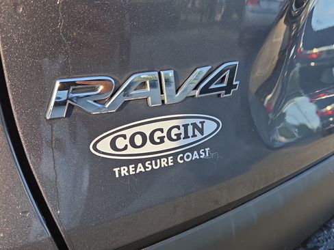 Used 2022 Toyota RAV4 XLE FWD image 36