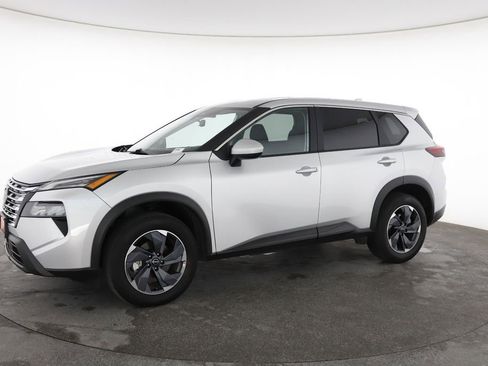 Used 2025 Nissan Rogue SV FWD image 6