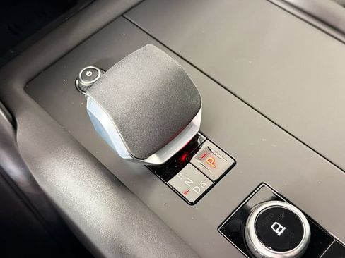 New 2026 Land Rover Discovery S AWD/4WD image 17