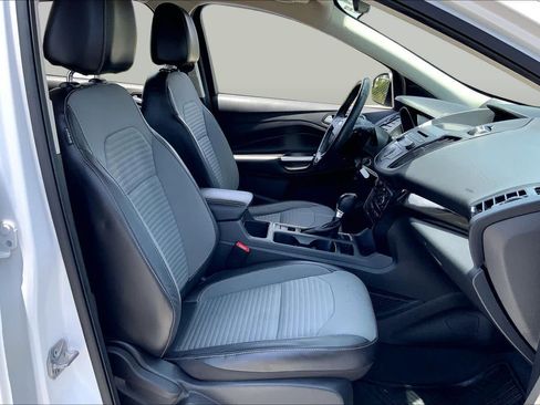 Used 2017 Ford Escape SE w/ SE Sport Appearance Package FWD image 9
