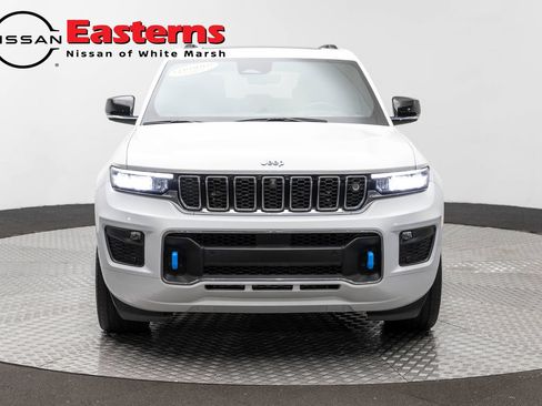 Used 2023 Jeep Grand Cherokee Overland w/ Advanced Protech Group III AWD/4WD image 2