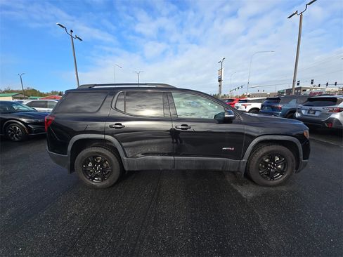 Used 2023 GMC Acadia AT4 image 3