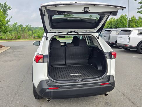 Used 2021 Toyota RAV4 LE FWD image 18