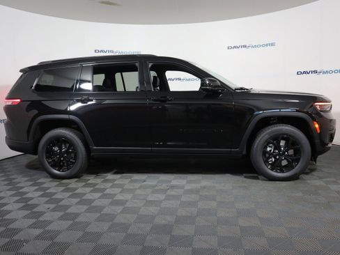 New 2025 Jeep Grand Cherokee L Altitude image 4