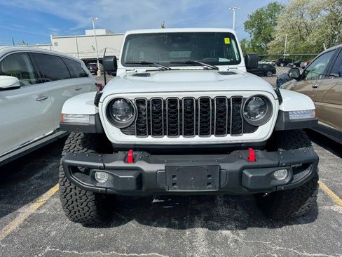 Used 2025 Jeep Wrangler Unlimited Rubicon image 2