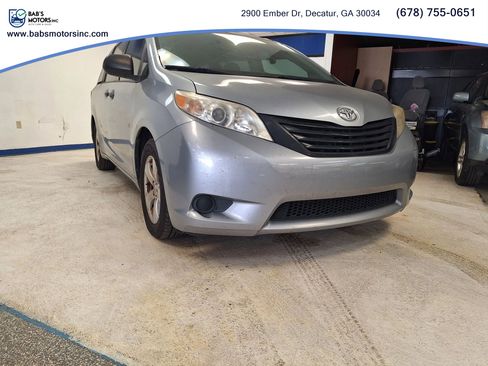 Used 2017 Toyota Sienna L FWD image 19