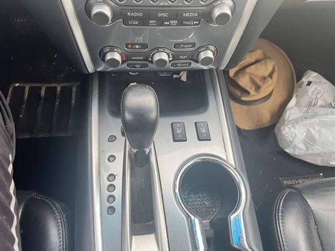 Used 2020 Nissan Pathfinder SL FWD image 9