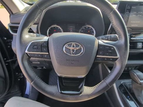 Used 2020 Toyota Highlander LE AWD/4WD image 14