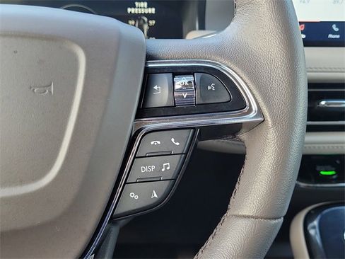 Certified 2022 Lincoln Nautilus FWD w/ Premium Package image 18