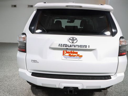 Used 2023 Toyota 4Runner SR5 Premium w/ Moonroof Package AWD/4WD image 8