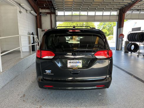 Used 2020 Chrysler Voyager Lxi FWD image 6