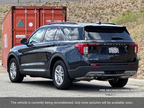 Used 2025 Ford Explorer Active w/ Active Comfort Package RWD image 4