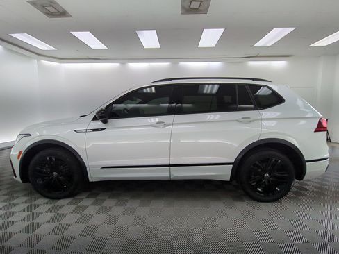 Used 2022 Volkswagen Tiguan SE R-Line FWD image 2