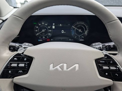 Used 2023 Kia Niro Wave w/ Wave Preserve Package FWD image 15