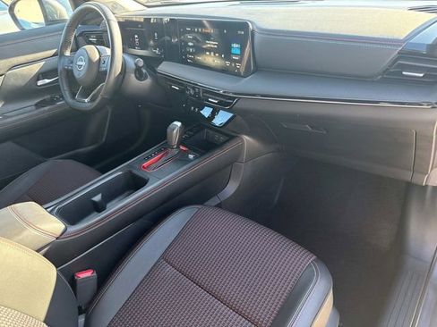 Used 2025 Nissan Kicks SR w/ SR Premium Package image 19