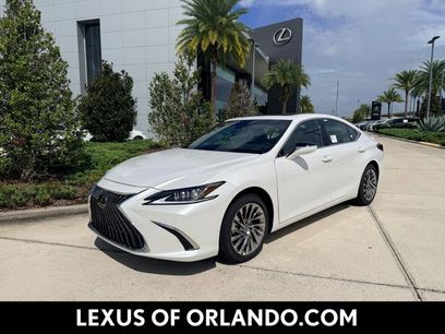 New 2025 Lexus ES 300h w/ Luxury Package