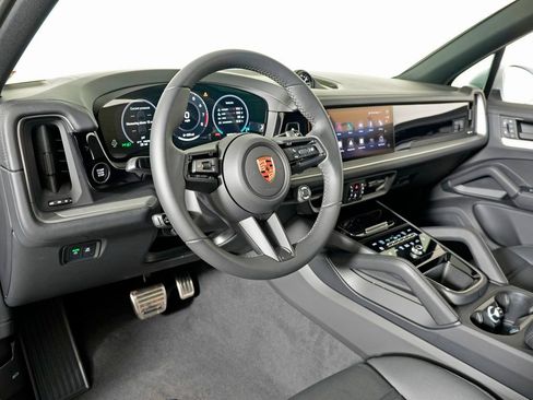 Used 2026 Porsche Cayenne S AWD/4WD image 4