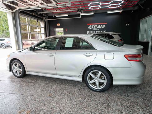Used 2011 Toyota Camry SE w/ SE Extra-Value Pkg #1 image 2