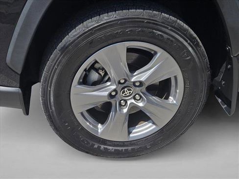 Used 2024 Toyota RAV4 XLE w/ Convenience Package FWD image 22
