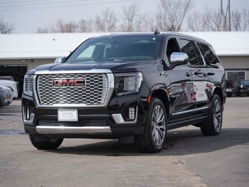 Used 2021 GMC Yukon XL Denali w/ Denali Premium Package image 7