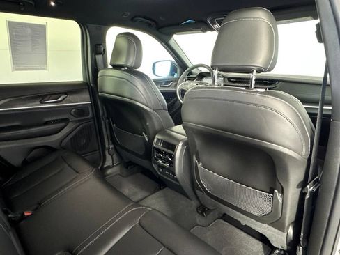 Used 2026 Jeep Grand Cherokee Limited AWD/4WD image 32
