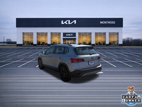 Used 2024 Volkswagen Taos S FWD image 8
