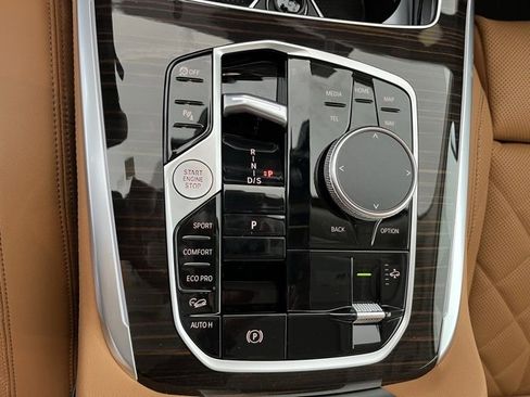 Used 2025 BMW X7 xDrive40i image 18