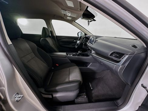 Used 2025 Nissan Rogue SV image 30