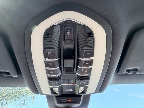 Used 2018 Porsche Macan S AWD/4WD image 15