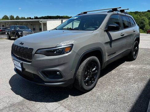 Used 2023 Jeep Cherokee Altitude Lux AWD/4WD image 5