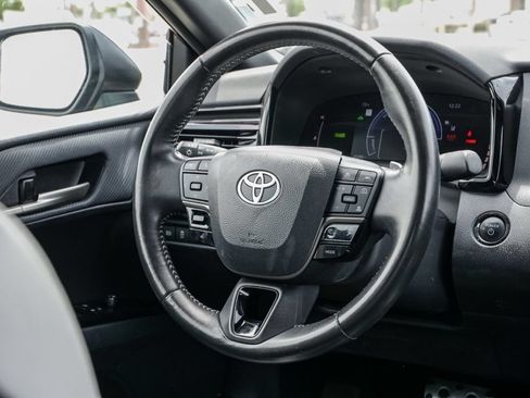 Used 2025 Toyota Camry SE FWD image 25