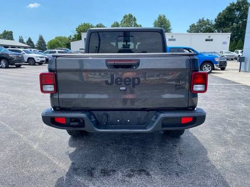 Used 2023 Jeep Gladiator Sport AWD/4WD image 4