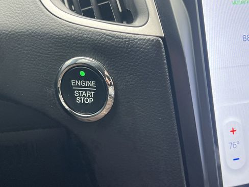 Certified 2023 Ford Edge SE w/ Black Appearance Package image 8