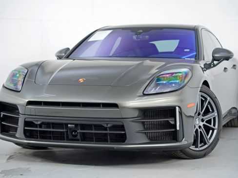 Used 2025 Porsche Panamera w/ Premium Package image 3