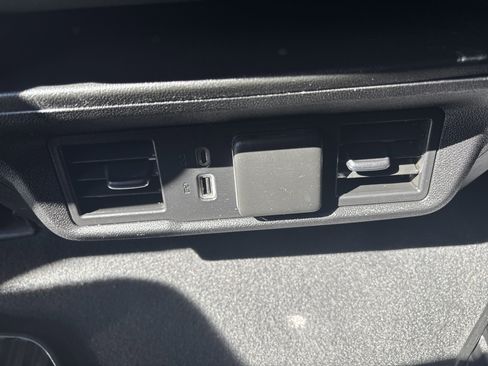 Used 2024 GMC Sierra 1500 SLE image 16