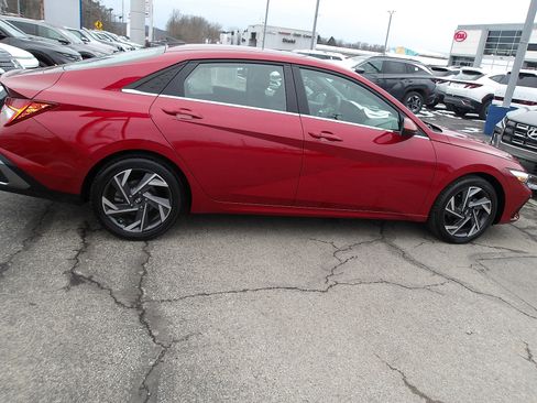 Used 2024 Hyundai Elantra SEL w/ Convenience Package image 8