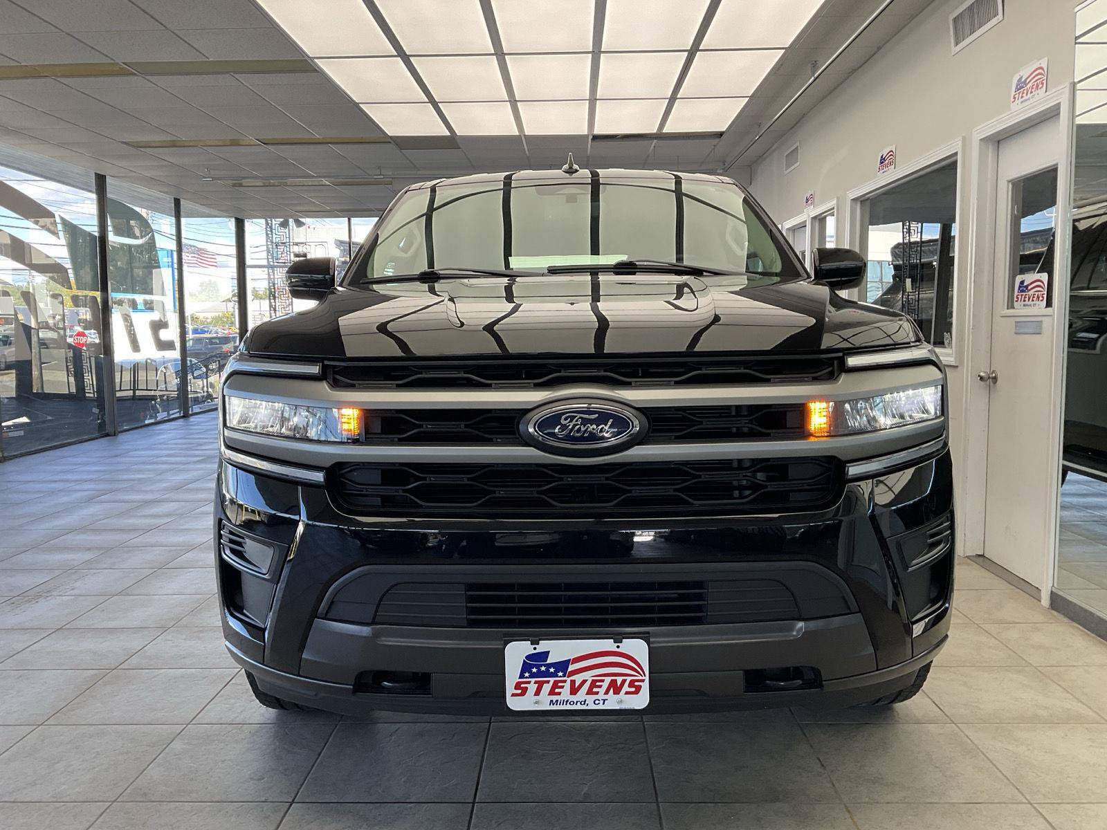 Used 2023 Ford Expedition Max XLT AWD/4WD image 2