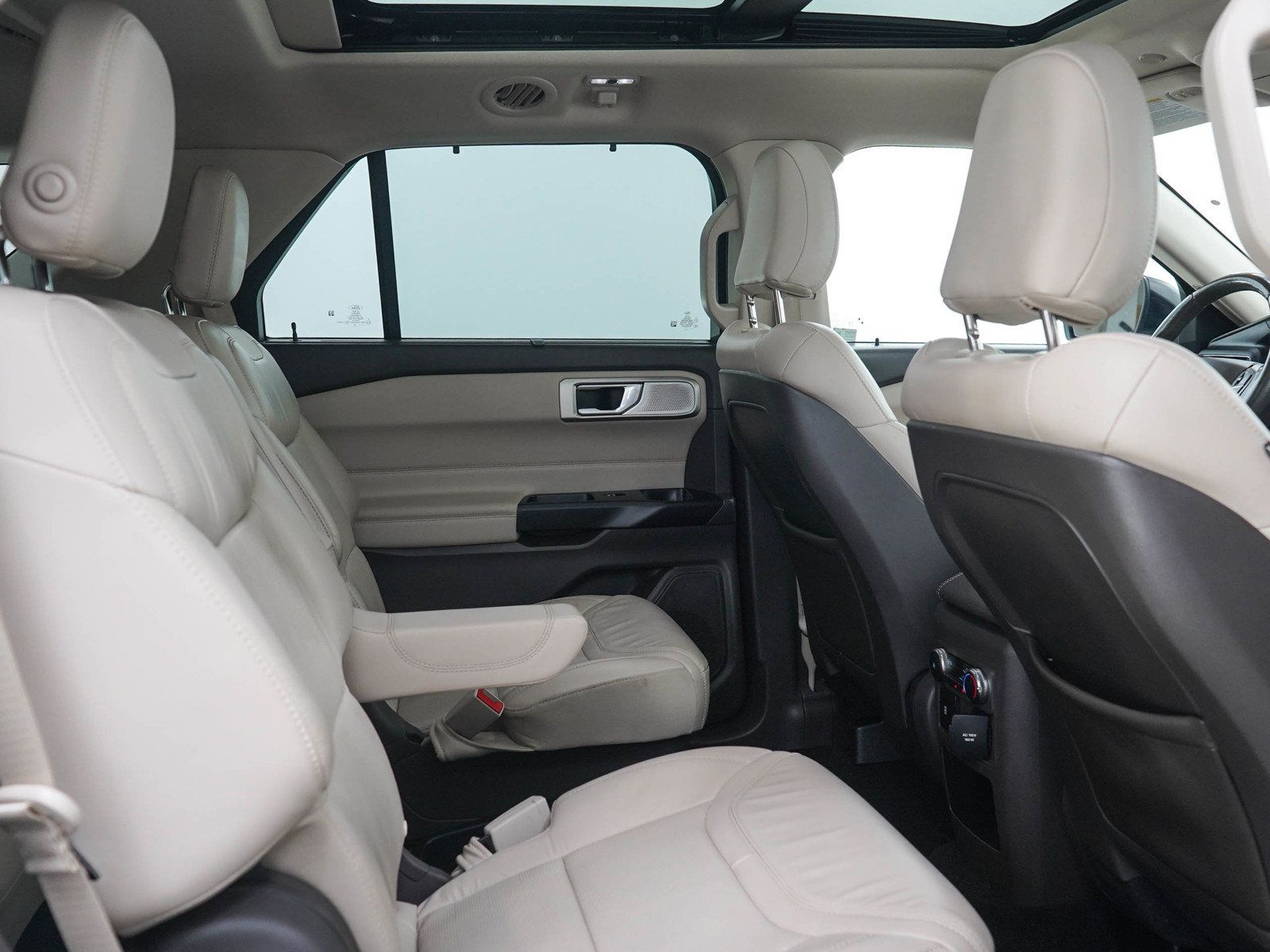 Used 2020 Ford Explorer Platinum w/ Premium Technology Package AWD/4WD image 14
