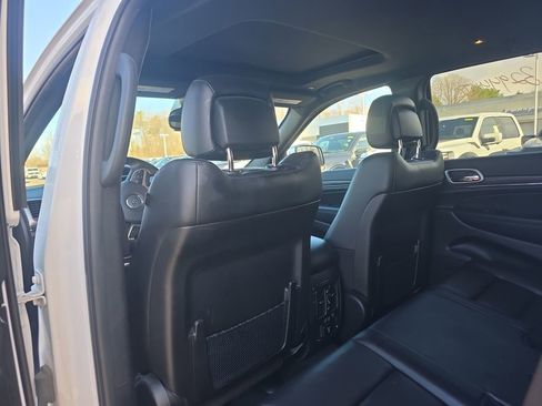 Used 2022 Jeep Grand Cherokee Limited image 17